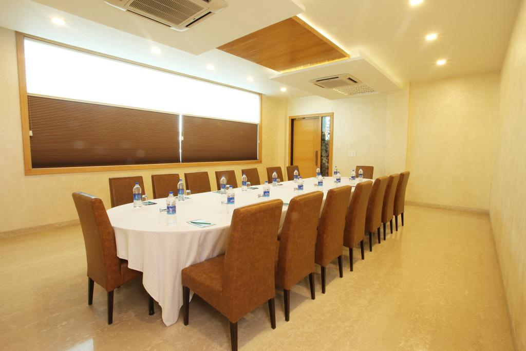 Wingston A Treehouse Hotel Goverdhan Radha Kund Buitenkant foto
