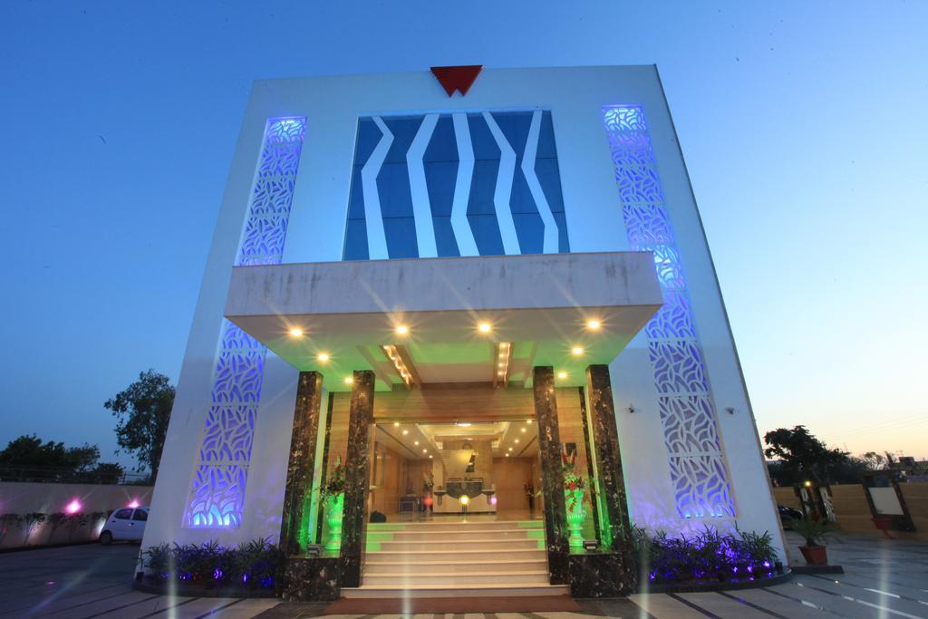 Wingston A Treehouse Hotel Goverdhan Radha Kund Buitenkant foto