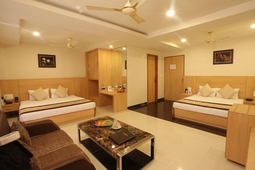 Wingston A Treehouse Hotel Goverdhan Radha Kund Kamer foto